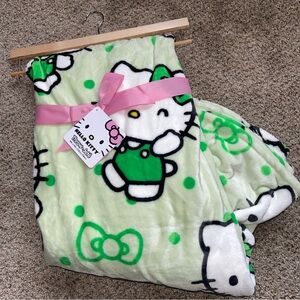 Hello Kitty St.Patrick’s Bow Throw Blanket